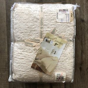 Caldonia bed skirt for Full-size bed